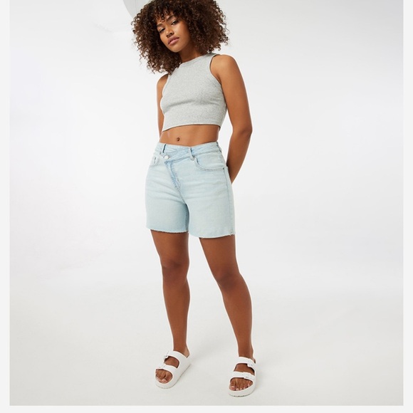 Ardene Asymmetrical Waist Denim Shorts - Light Wash - Picture 2 of 6